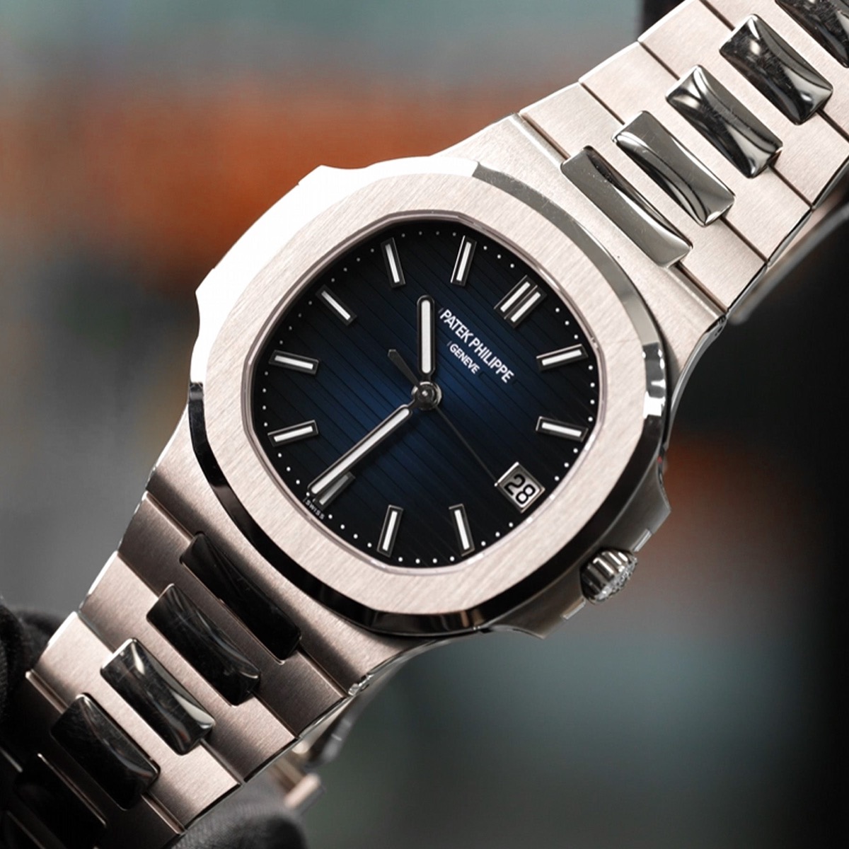 百达翡丽鹦鹉螺 vs 爱彼皇家橡树:2026年谁才是顶级奢华运动表的终极王者?